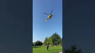 EC135 rescue helicopter landing👩🏼&zwj;🚒🚑⚕️ #foryou #hasici #firefighter #medic #helicopter #rescue