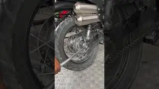 TRIUMPH SCRAMBLER REAR AXLE NUT TORQUE #motorcycle #automobile #shortsvideo #triumph #scrambler