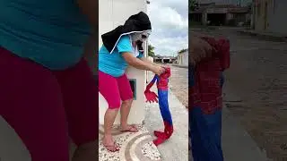 A roupa do homem aranha 🕷️ #spiderman #funnymomment #funny #shorts