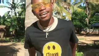 King Euze na Embalagem Wathuna wunle wule (v&iacute;deo Oficial Marleezy da Razy prod)
