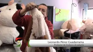 Muñecos de peluche provocan emociones en San Valentín