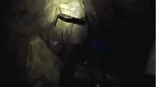 George in the climb out of the first boulder choke agen allwedd