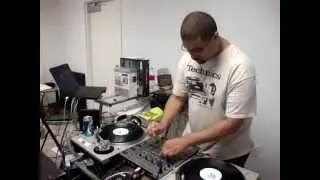 DJ Synplisity Practicing
