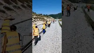 Manual installation of railway tracks