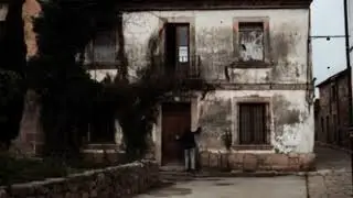La viuda olvidada recibe ayuda de una casa cerrada durante décadas que esconde secretos increíbles