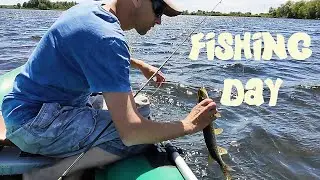 Рыбалка на озере Клев щуки Красивый закат Fishing on the lake Nibble pikes Beautiful sunset