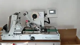 Etikettiermaschine f&uuml;r Kaffeet&uuml;ten und Kaffeebeutel mit Aromaventil. Etikettieren von Tee-Verpackung