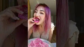 Eating pink crystal jellies