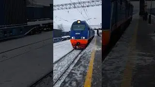 2ТЭ25К - 0014 с приветливой бригадой проследует резервом ст. Столбовая. #мжд #2тэ25к #железнаядорога
