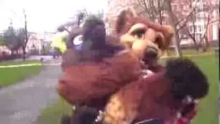 How to not hug a fursuiter Number 1