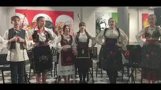 U livadi pod jasenom