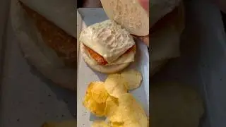 Food challenge:Cheap vs Expensive Burger challenge |#food #streetfood #momos