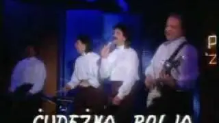 Čudežna polja   Nekdo igra klavir