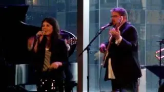 Nikki Yanofsky singing her original song 