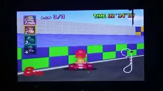 Jugando el juego antiguo de Mario karts 
