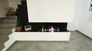 Chemin&eacute;e ethanol BioArtConcept sous escaliers