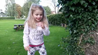 Gåtur med Sofia ved gadekæret og med den nye cykel 😊👏