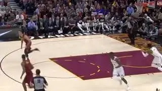 Kyle Korver made 4 straight 3's in 5 possession!! Crazy!!