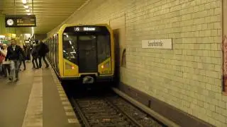 U-Bahn Berlin Bahnhof Samariterstra&szlig;e U5  [1080p] (2)
