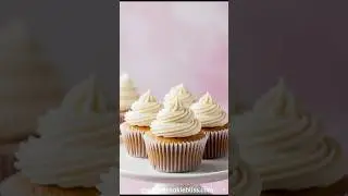 FLUFFY VANILLA Cupcakes | Quick & Easy Recipe🧁 #Shorts