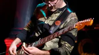 Oliver Potratz Bass VI solo (Band: Shake Stew, song: 