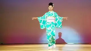 Kimono Fashion Show - Nishijin Textile Center, Kyoto, Japan!