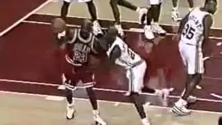 Michael Jordan ball fakes Malik Sealy 1996