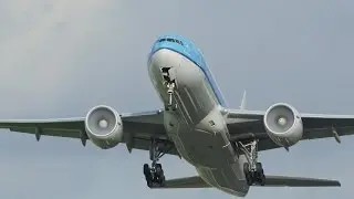 Airplane engine intake condensation fog