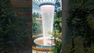World&rsquo;s Tallest Indoor Waterfall &ndash; Singapore Jewel Rain Vortex 🇸🇬