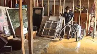 #HOUSTONFLOOD - @boyscouts help clean elderly man's flooded home in Katy