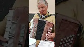 Laura Muenala artista de Quito