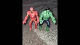 ХАЛК и Железный человек приседают #халк #ironman #hulk #livetoys