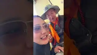 ལྷ་སའི་པོའོ་ལགས་དང་ཚ་མོ་གཉིས་ཀྱི་བརྩེ་བ་Lhasa grandfather with granddaughter （（25））