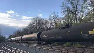 CSX 3176 ES44AH leads CSX Q404 with a Weak K5HL horn