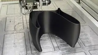 colossus 3dprinting a stool.
