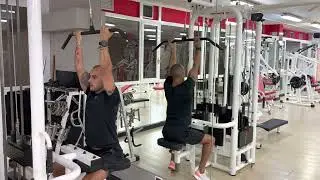 Jalon polea alta con agarre cerrado supino