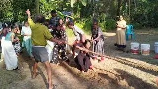 ഓണാഘോഷത്തിൽ സ്ത്രീകളുടെ വടം വലി മൽസരം