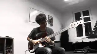 Bassistik School - Max plays a Frank Nelson slap groove
