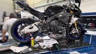 Yamaha R1M with Akrapovic Evolution titanium full exhaust.