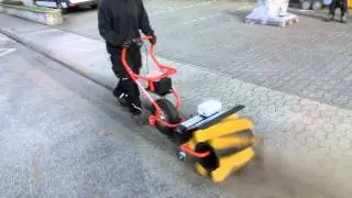 ELEKTRO KEHRBESEN AKKU Schneer&auml;umer SCHNEEFUCHS SCHNEESCHIEBER mit irrer Schubkraft