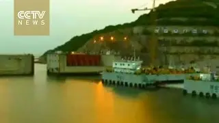 Time lapse: HKZM Bridge's huge dock gates open