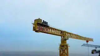 Tower crane, alat untuk mengangkut di ketinggian #konstruksi #operator #alatberat #crane #civil #fyp