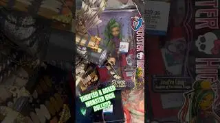Нашла в секонд-хенде куклу Monster High в коробке?! #шорты #покупкивсекодежде
