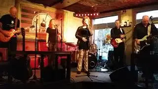 Ellen Liefting zingt 'Hedonism'