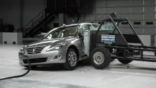 2009 Hyundai Genesis side IIHS crash test