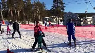 Theo &aring;ker knapplift f&ouml;r f&ouml;rsta g&aring;ngen