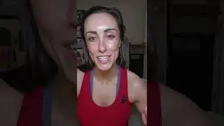 Я и не знала, что солнцезащитный крем может быть таким приятным на ощупь, он напоминает сыворотку...