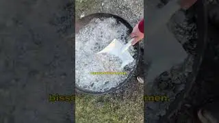 Jeśli miejsca są śliskie i oblodzone, możesz posypać je odrobiną popiołu.