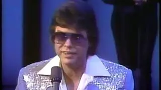 Ronnie Milsap performs &ldquo;Smoky Mountain Rain&rdquo; on Barbara Mandrell & the Mandrell Sisters TV Show