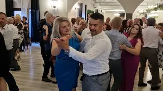 Wśród wielu par tańczących - para na pierwszym planie zasługuję na uwagę!